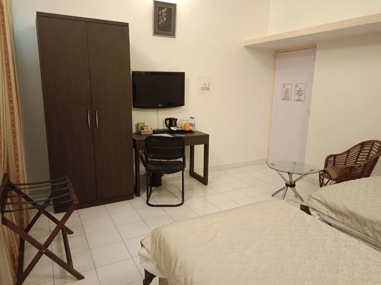 Crema-HomeStay-King-Aashiana-Lucknow-2