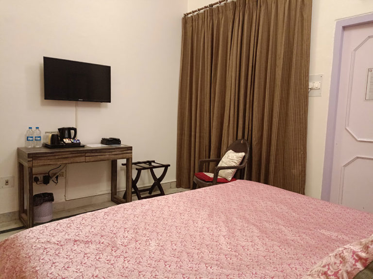 Mulberry-HomeStay-King-Aashiana-Lucknow-2