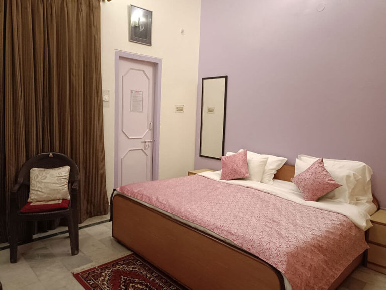 Mulberry-HomeStay-King-Aashiana-Lucknow