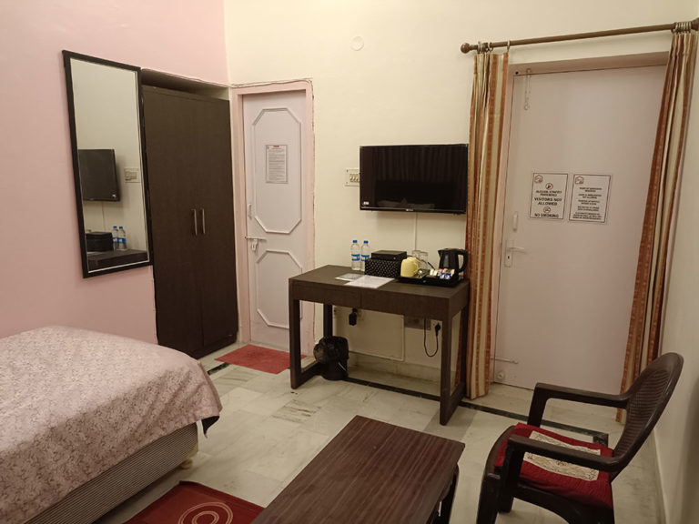 Roseate-HomeStay-King-Aashiana-Lucknow-2