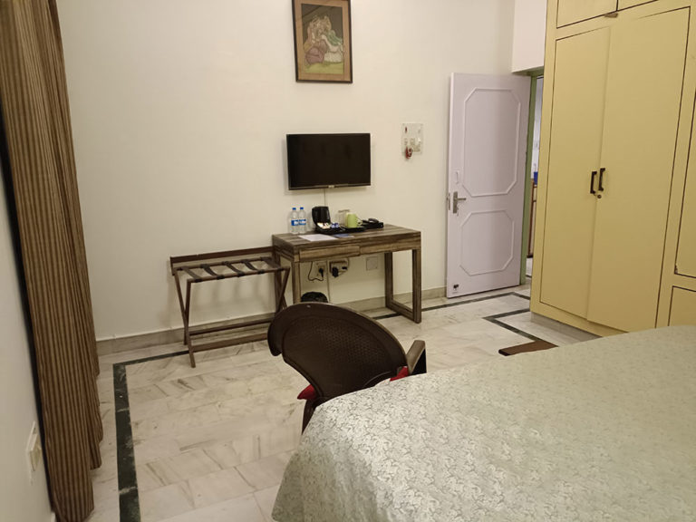 Teal-HomeStay-King-Aashiana-Lucknow-2