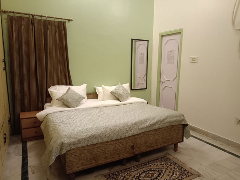 Teal-HomeStay-King-Aashiana-Lucknow